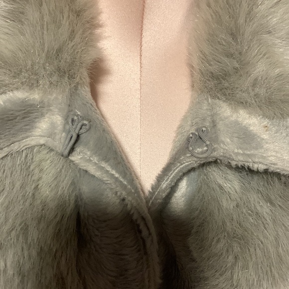 RLZ Gray Faux Fur Vest Size XS, Two Front Pockets. Hook Closure- Like New. - Picture 7 of 12